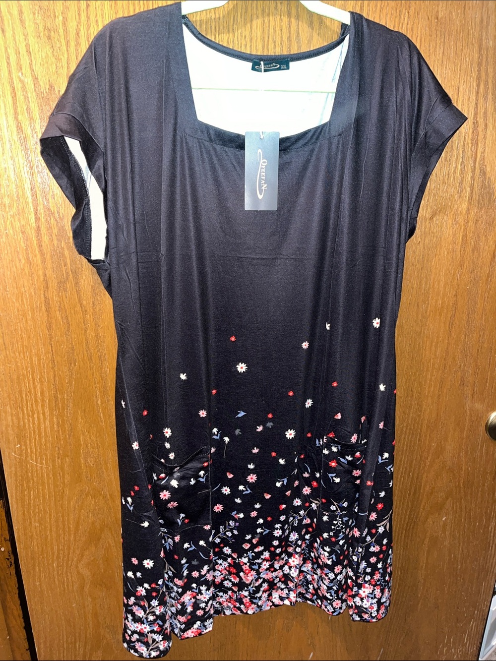 Women's Black Floral Scoop-Neck Mini Dress two pockets in the front